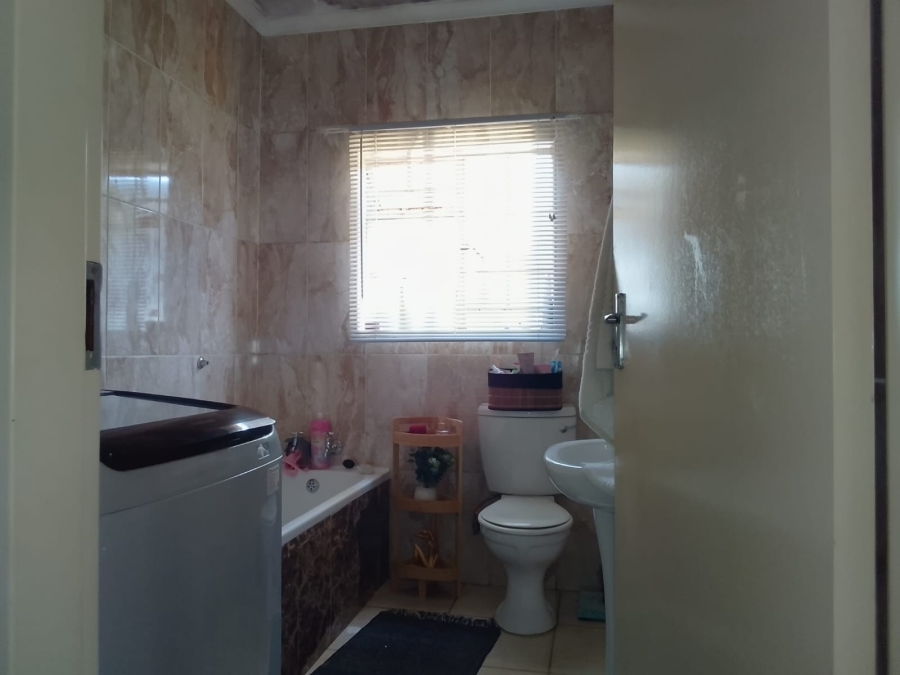 2 Bedroom Property for Sale in Waterval East North West